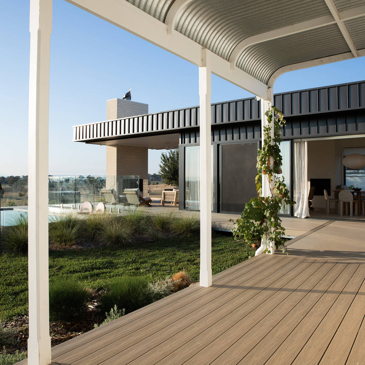 Ekodeck 137 x 23mm 5.4m Backbeach and Leatherwood Designer Series Composite Decking - Image 6 of 10