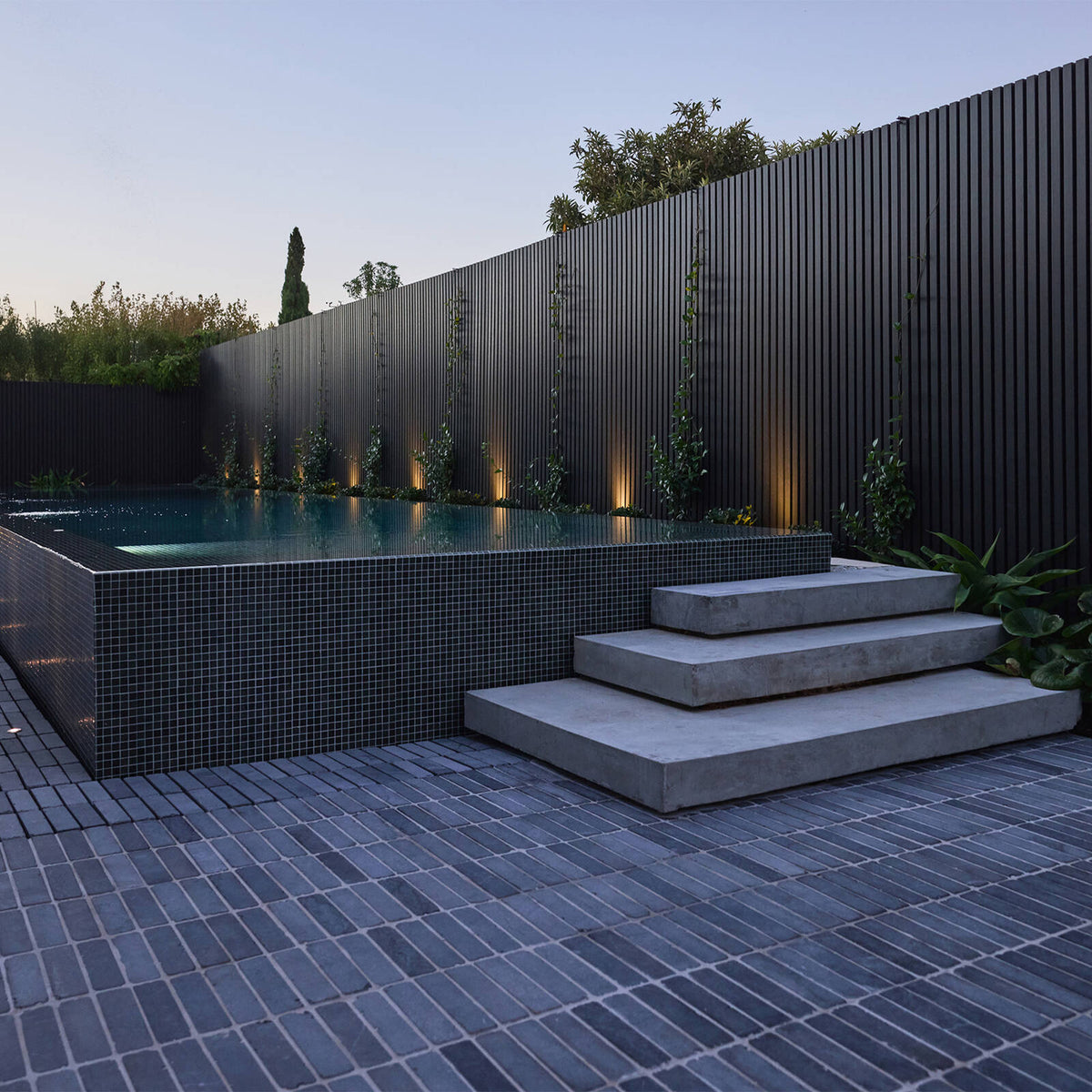 Ekodeck 219 x 26mm 3.6m Carbon Batten Screen Castellated Panel - Image 4 of 5