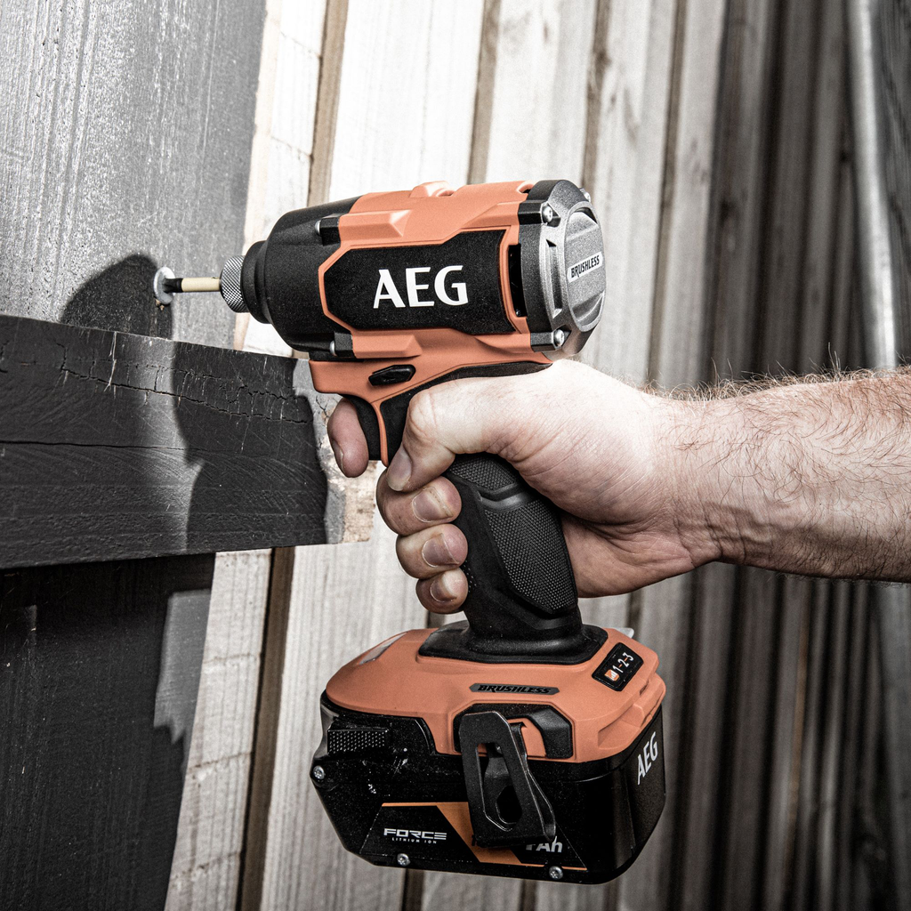 AEG 18V 4.0Ah 2-Piece Brushless FORCE Combo Kit - Image 5 of 8