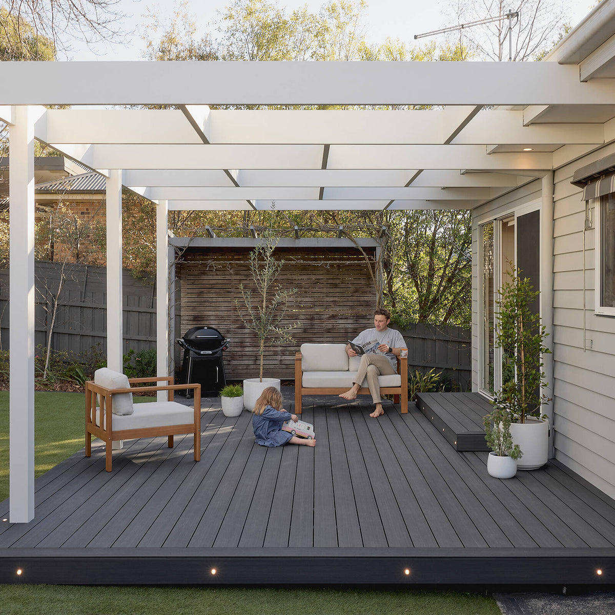 Ekodeck 137 x 23mm 5.4m Moonlight and Nightfall Essentials Composite Decking - Image 4 of 10
