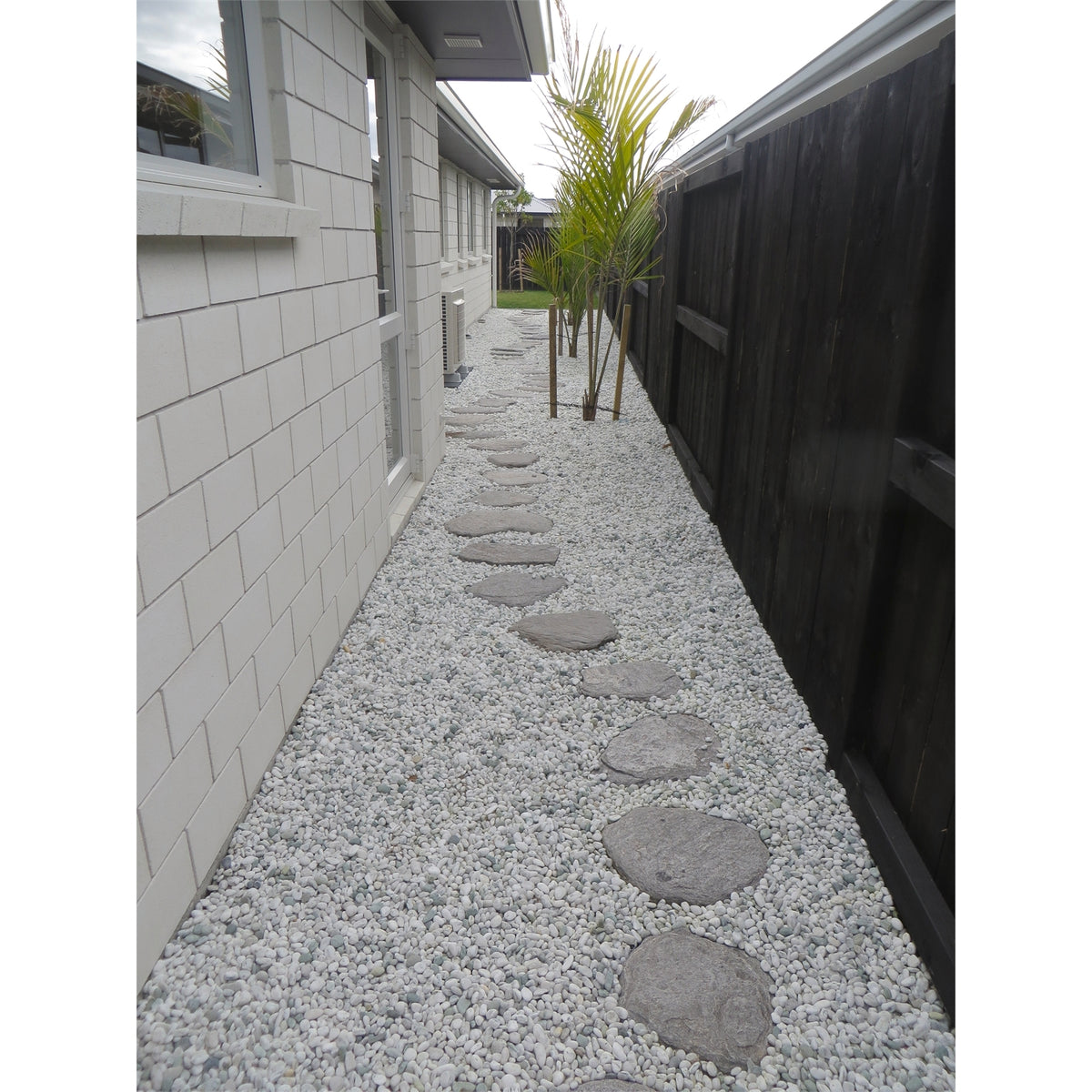 WestStone 30 - 50cm Natural Schist Stepping Stone - Image 3 of 7