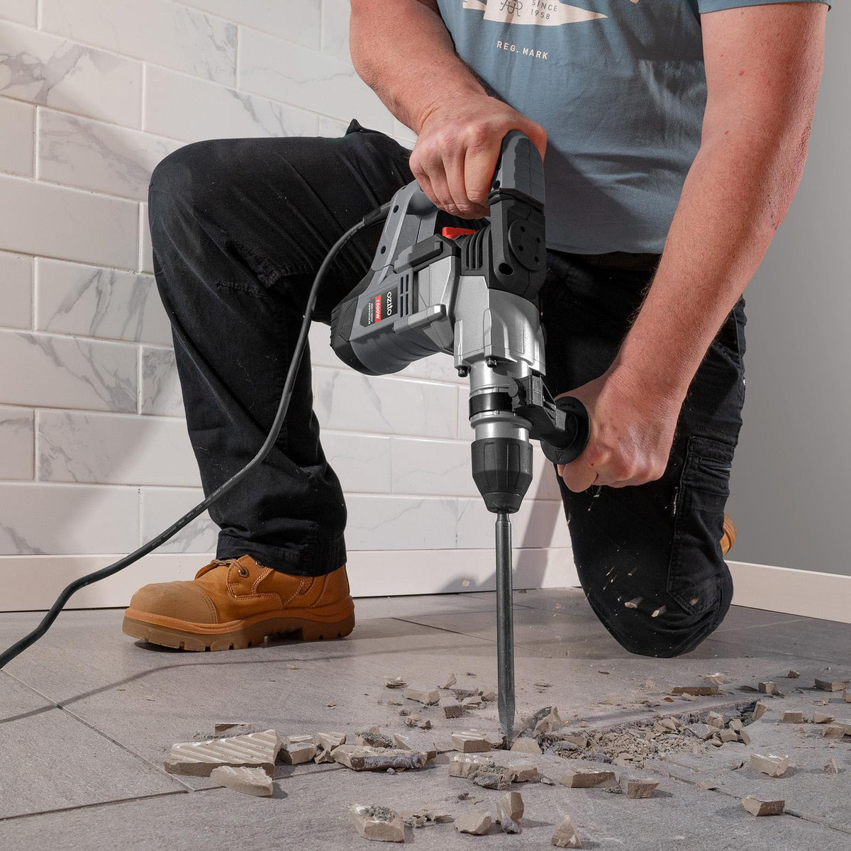 Ozito 1500W 5J Rotary Hammer Drill Kit RHD-1550 - Image 4 of 7