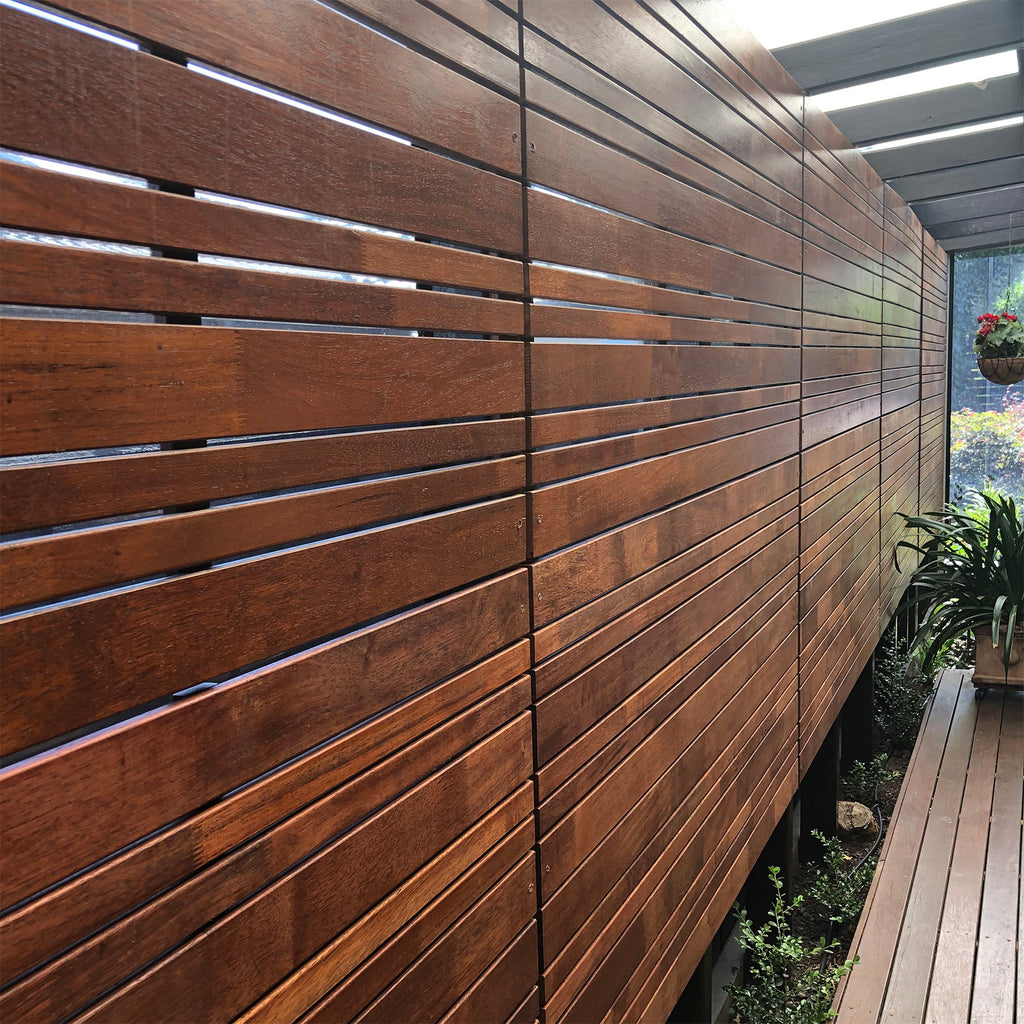 SpecRite 1800 x 902mm Merbau Pre-Oiled Alternating Slat Fence Panel - Image 4 of 5