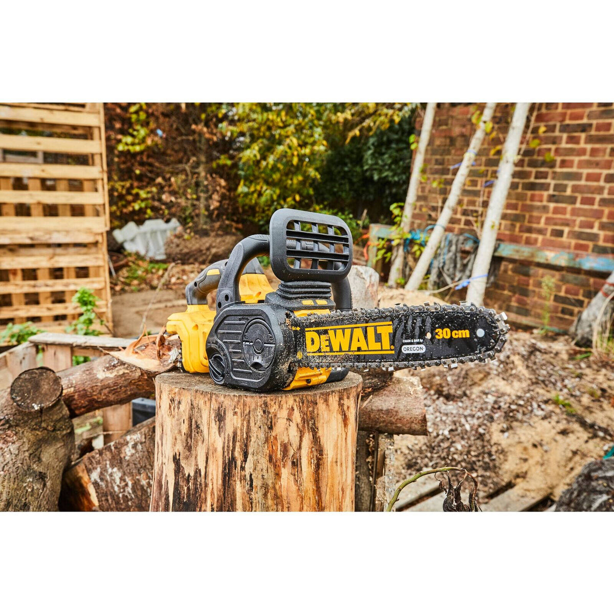 DeWALT 18V XR Brushless Chainsaw Kit - 5.0Ah DCM565P1-XE - Image 5 of 5