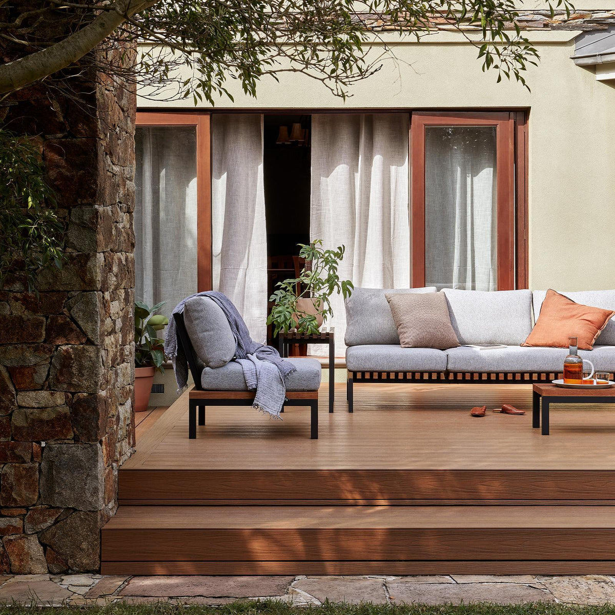 Ekodeck 137 x 23mm 5.4m Backbeach and Leatherwood Designer Series Composite Decking - Image 4 of 10