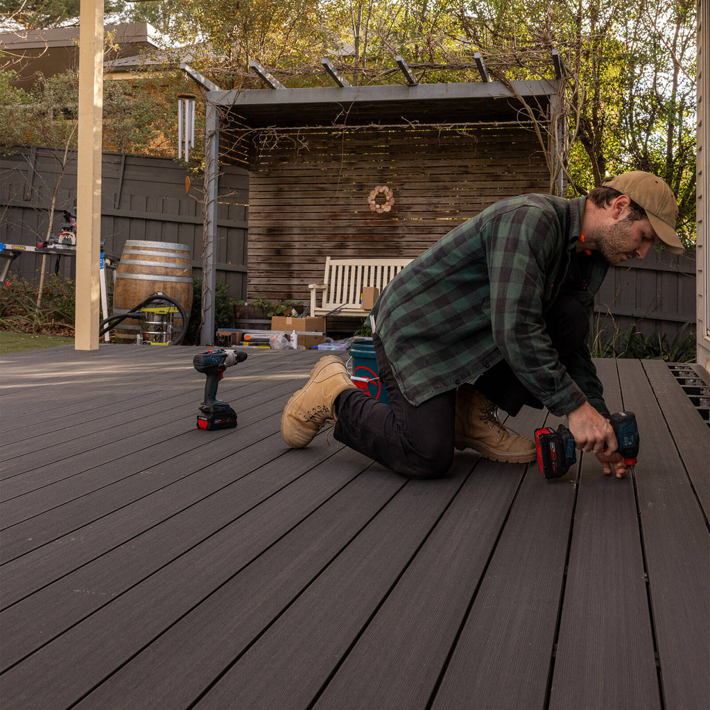 Ekodeck 137 x 23mm 5.4m Moonlight and Nightfall Essentials Composite Decking - Image 7 of 10