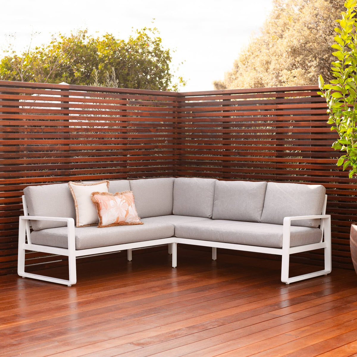 Mimosa Cordoba Aluminium Corner Lounge White - Image 1 of 4